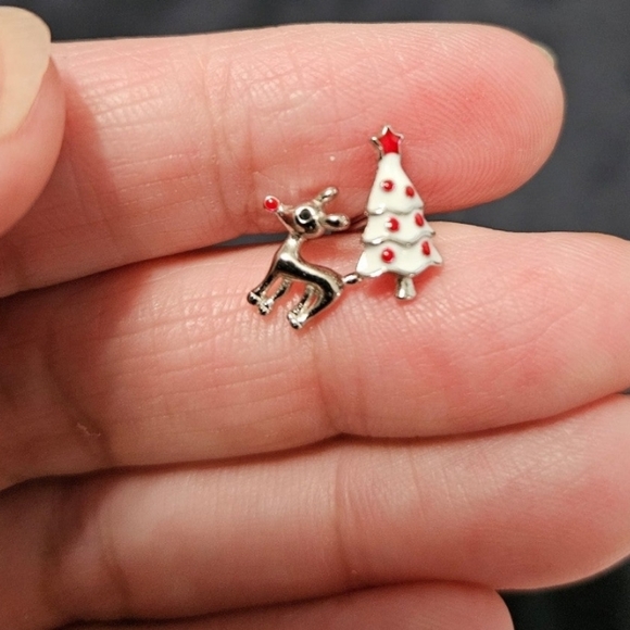 Adorable Mini Mis Matched Christmas Stud Earrings 😍 - Picture 3 of 3